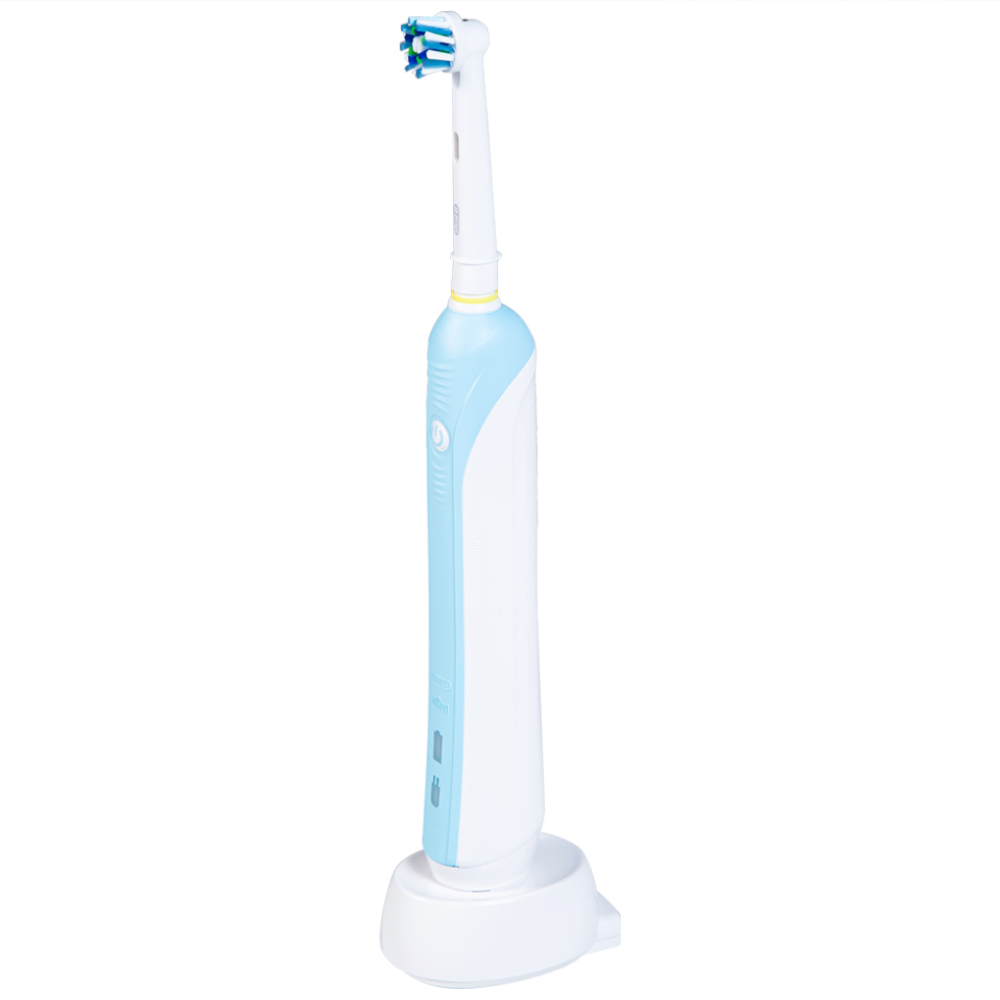 Hình ảnh Bàn chải đánh răng điện Oral-B Pro 500 Crossaction loại bỏ các mảng bám và vết ố trên răng